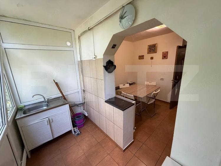 Apartament 3 camere decomandat, etaj 3, Rovine, zona Posta din Rovine - 2
