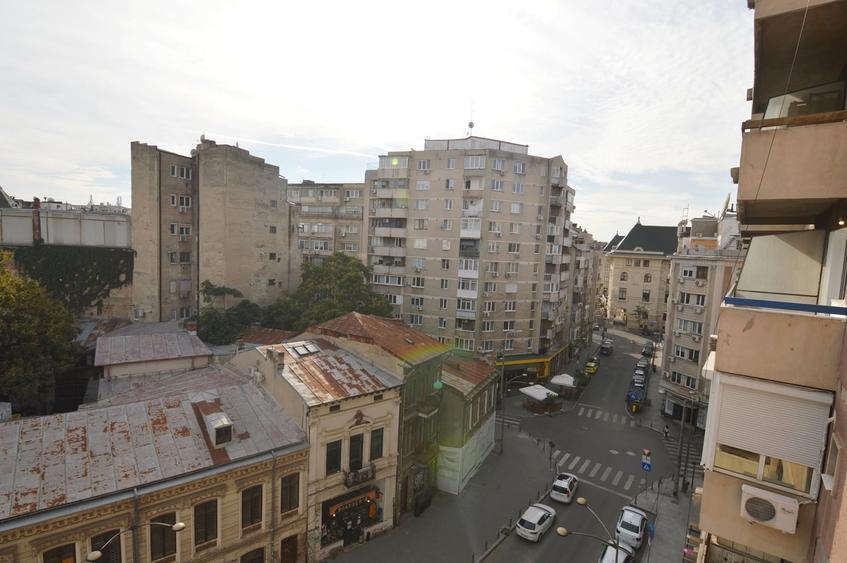 Apartament cu 4 camere semidecomandat în Cișmigiu