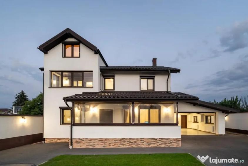 Casă cu 7 camere cu Teren 492 Mp în 1 Decembrie