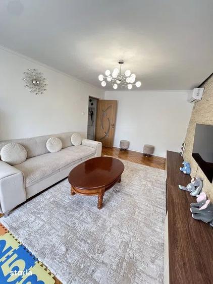 Apartament cu 3 camere decomandat în Traian