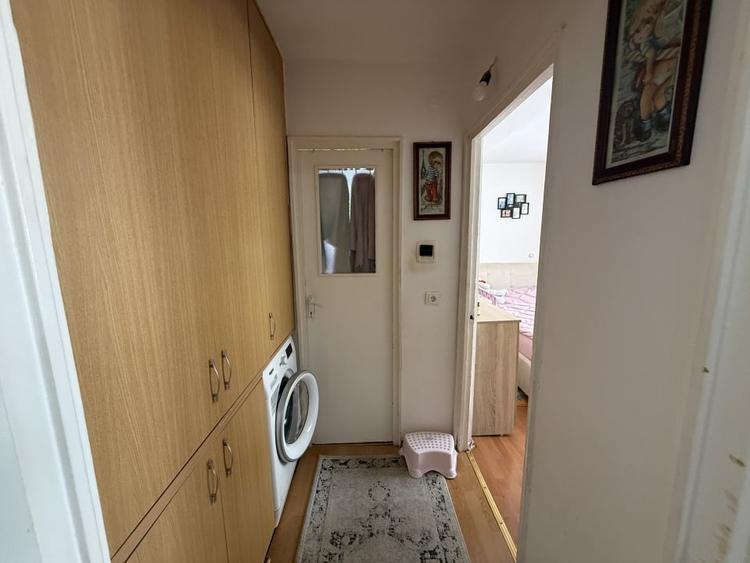 Apartament cu 3 camere semidecomandat, mobilat în Cetate