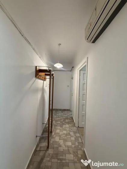 Apartament cu 3 camere semidecomandat în Central