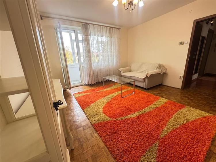 Apartament cu 4 camere decomandat, mobilat în Cedonia