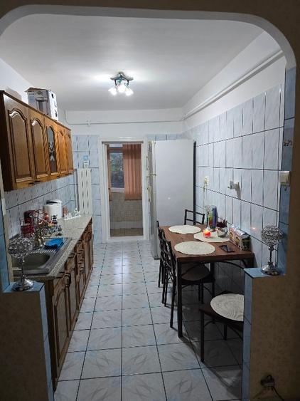 Apartament cu 3 camere decomandat, mobilat în Ultracentral