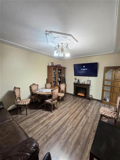 Apartament cu 4 camere decomandat, mobilat în Casa de Cultură