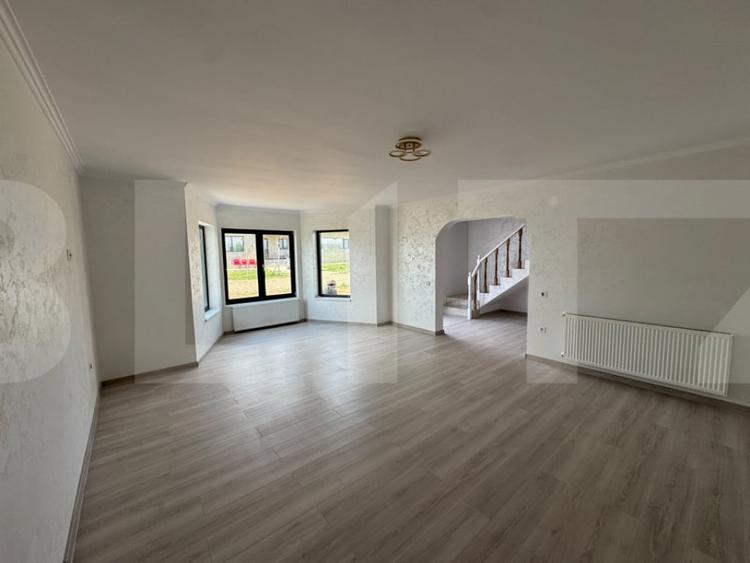 Casă cu 4 camere cu Teren 1000 Mp în Băiceni
