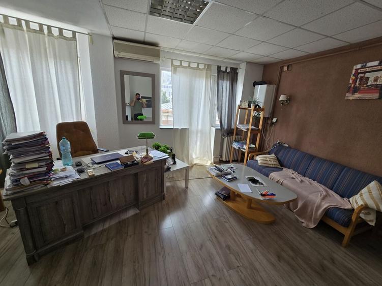 Apartament cu 2 camere semidecomandat, mobilat în Universitate