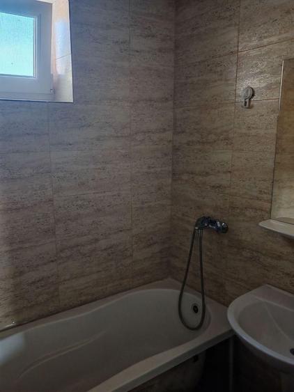 Apartament cu 3 camere decomandat în Peninsula