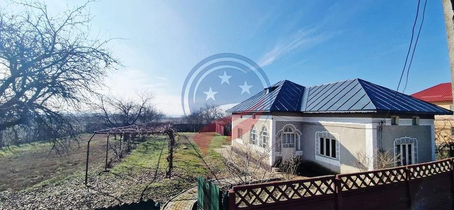 Casă cu 3 camere cu Teren 7952 Mp în Brădești