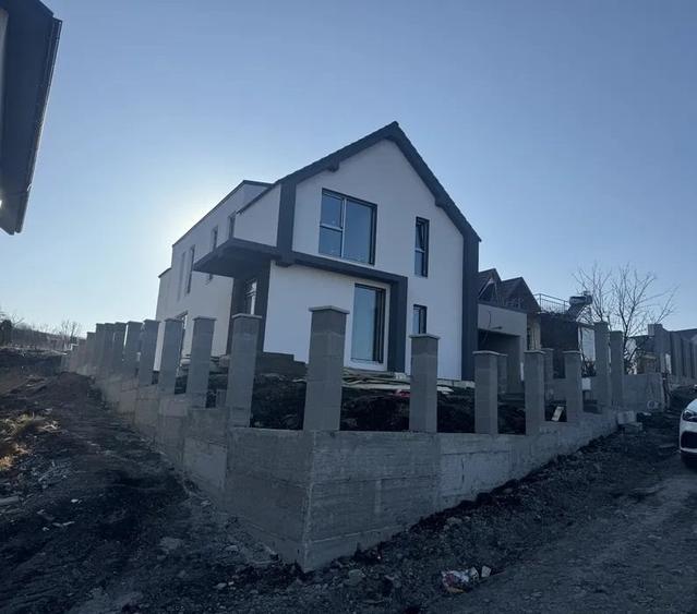 Casă individuală cu 4 camere cu Canalizare în Exterior Nord