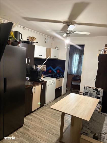 Apartament cu 4 camere decomandat în Cetate