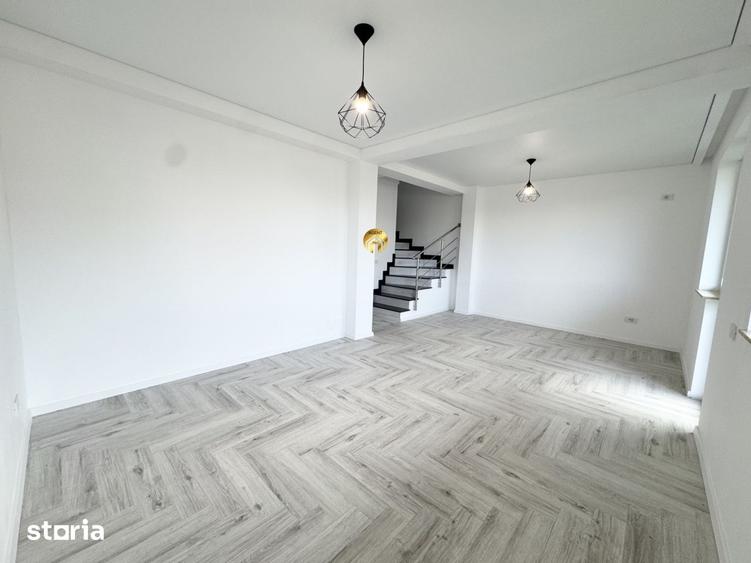 Casă cu 4 camere cu Teren 175 Mp în Odăi