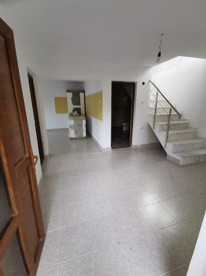 Casă individuală cu 4 camere cu Canalizare în Vest