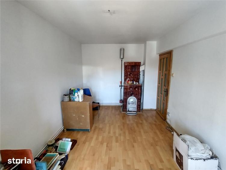 Apartament cu 4 camere decomandat în Central