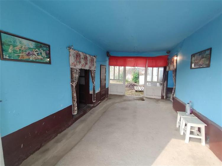 Casă individuală cu 7 camere cu Teren 546 Mp în Socol