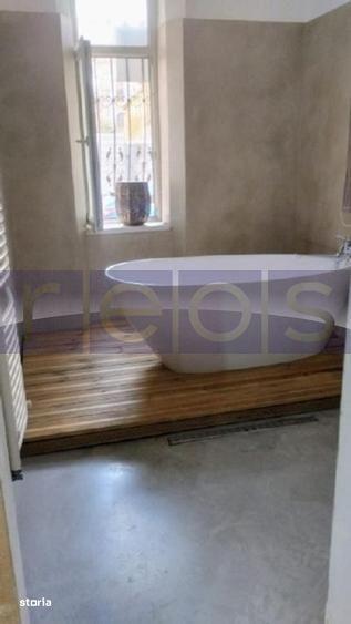 Apartament cu 6 camere, mobilat în Victoriei