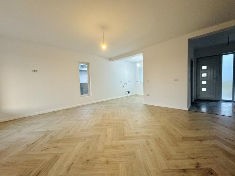 Duplex cu 4 camere cu Canalizare în Remetea Mare