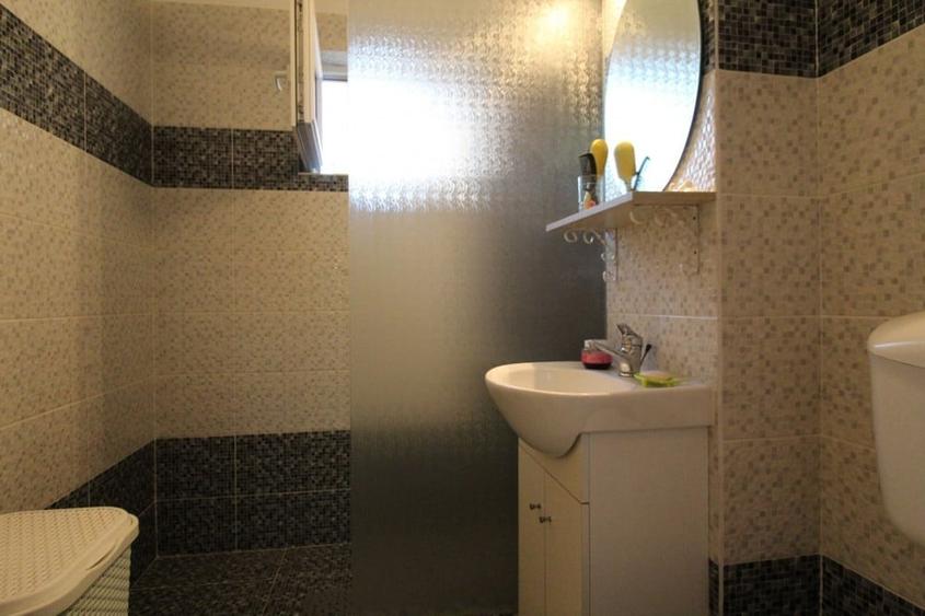 Apartament cu 4 camere decomandat în Eforie