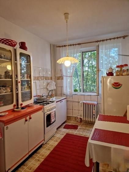 Apartament cu 3 camere decomandat, mobilat în Central