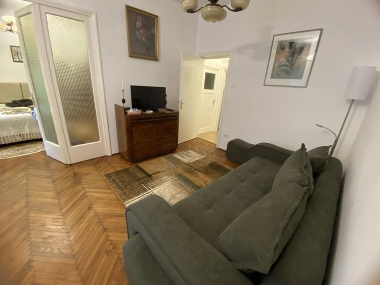Apartament cu 3 camere semidecomandat, mobilat în Gara de Nord