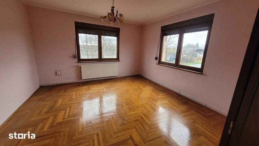 Casă cu Teren 2001 Mp în Central