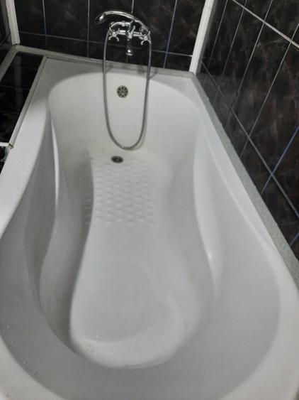 Garsonieră decomandată în Titan