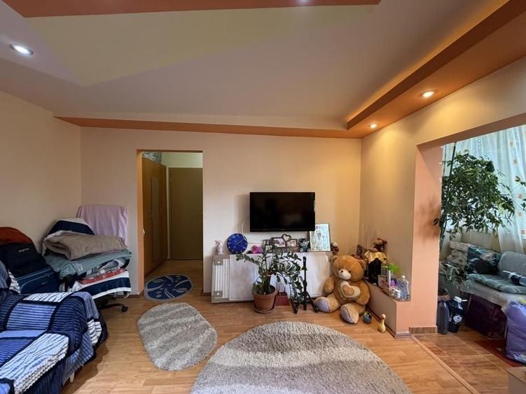 Apartament cu 3 camere semidecomandat în Kiriac