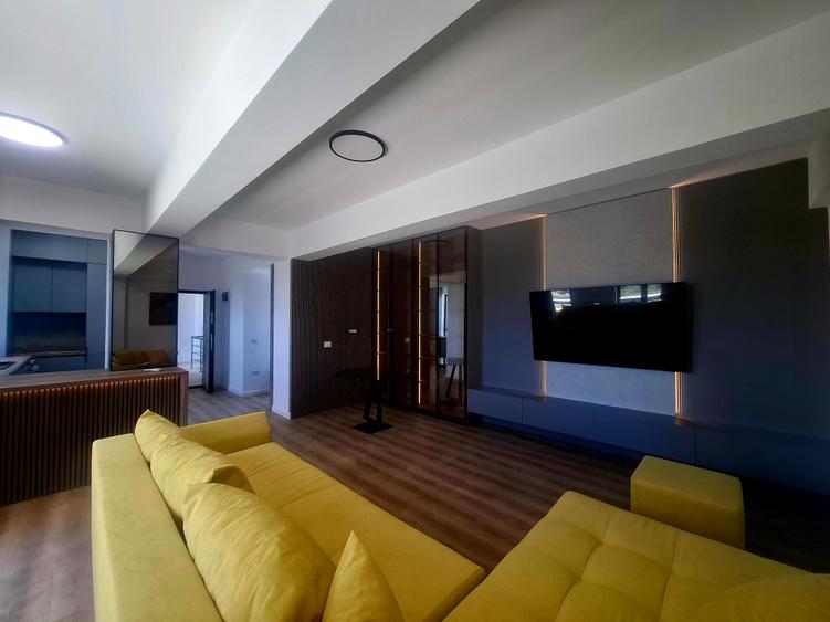 Penthouse cu 3 camere decomandat în Prelungirea Ghencea