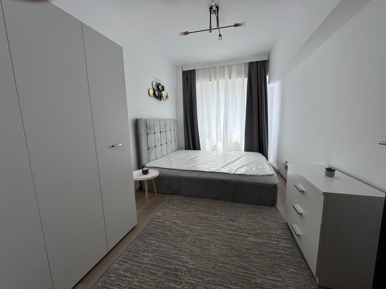Apartament cu 4 camere decomandat, mobilat în Dacia