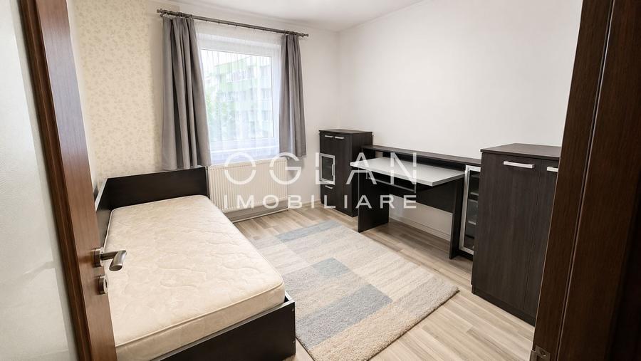 Apartament cu 3 camere semidecomandat, mobilat în Mihai Viteazul