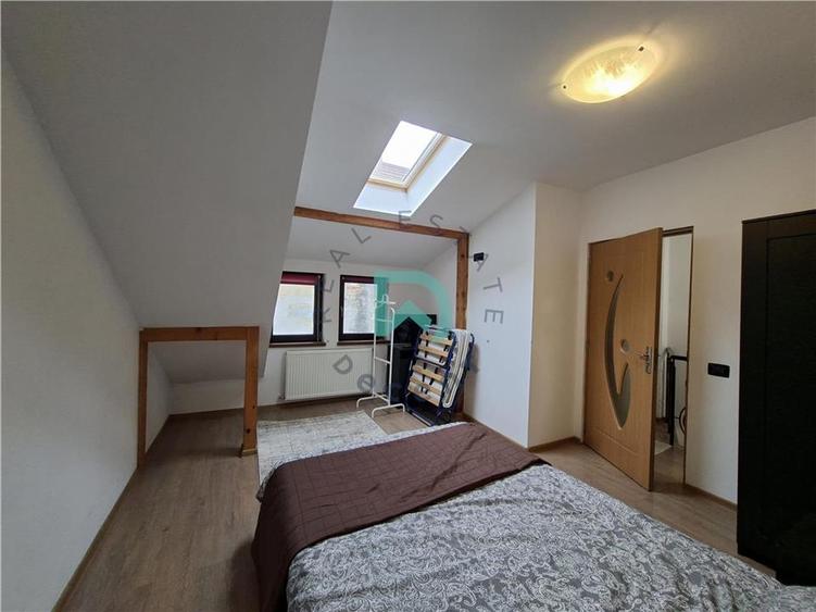 Apartament cu 3 camere decomandat, mobilat în 15 Noiembrie