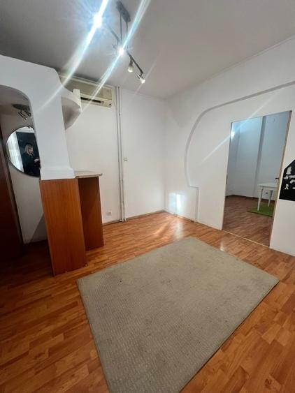 Casă cu 8 camere cu Teren 197 Mp în Calea Călărașilor