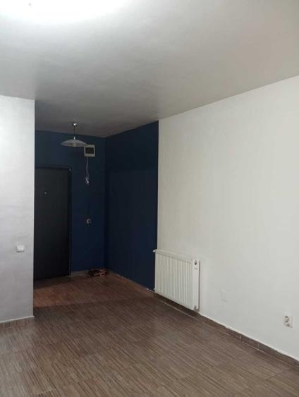 Garsonieră decomandată în Roșu