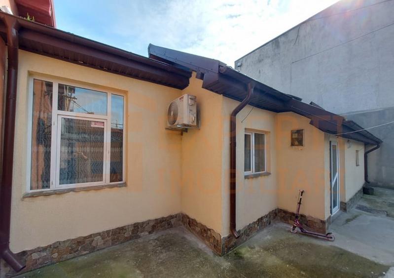 Casă individuală cu 2 camere cu Canalizare în Central