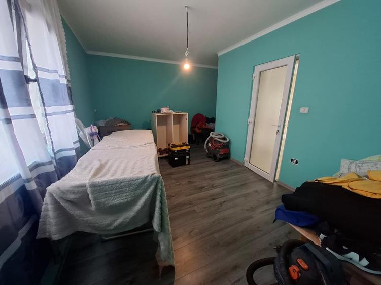 Casă individuală cu 4 camere cu Teren 350 Mp în Vladimirescu