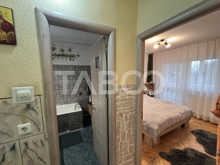 Apartament cu 3 camere decomandat, mobilat în Valea Aurie