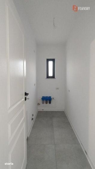 Casă cu 3 camere în Est