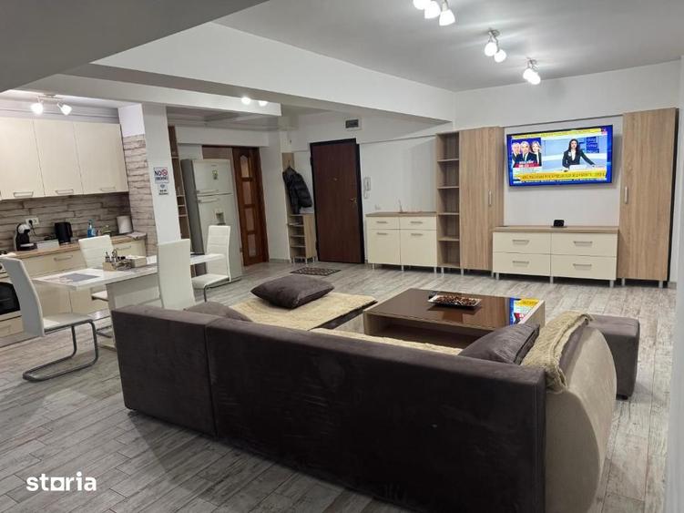 Apartament cu 3 camere decomandat în Calea București