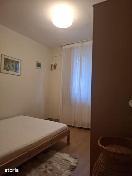 Apartament cu 3 camere în Intim