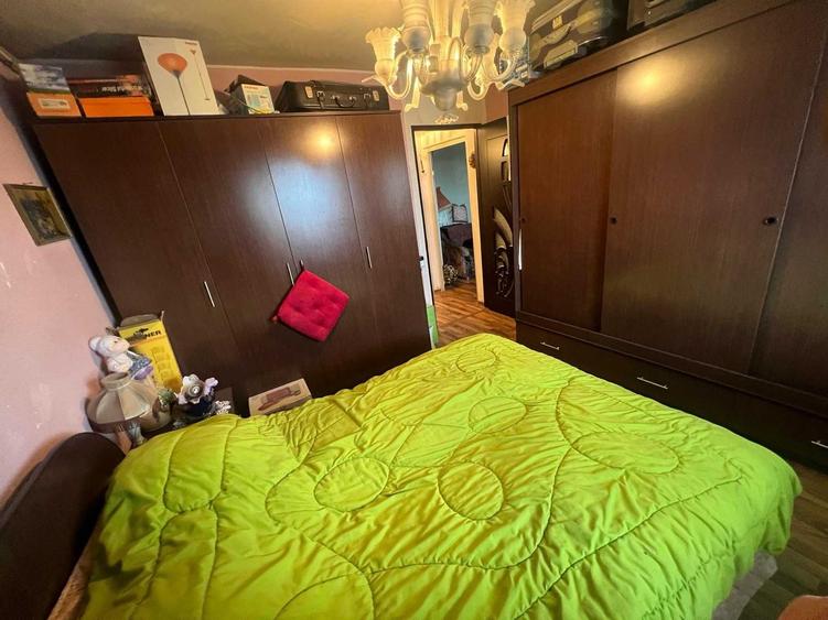 Apartament cu 3 camere semidecomandat în Colentina