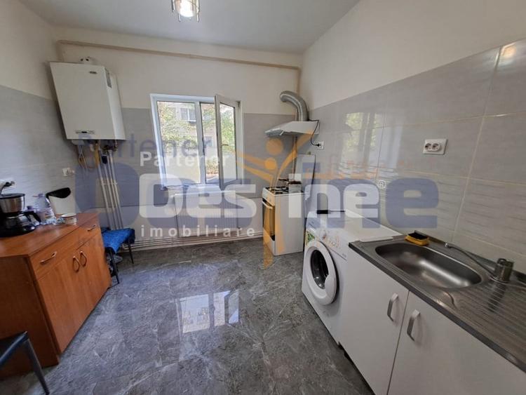 Apartament cu 3 camere decomandat, mobilat în Mircea cel Bătrân