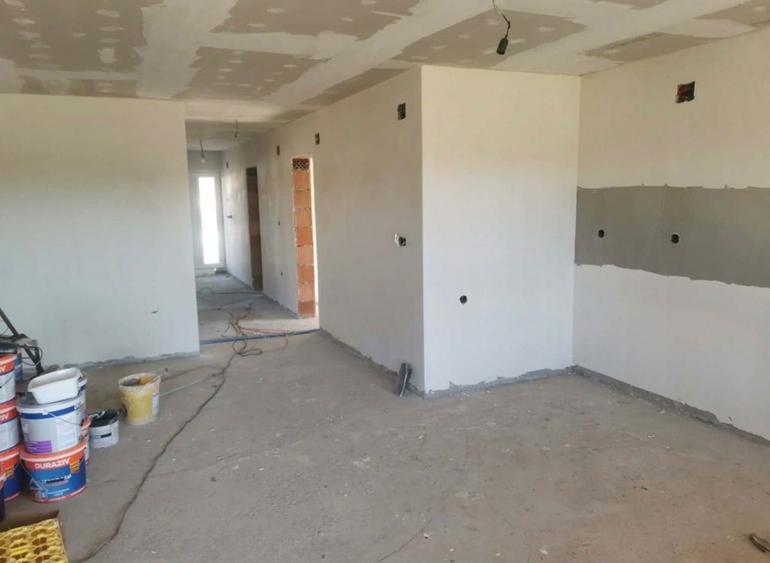 Casă cu 3 camere în Tudor Vladimirescu
