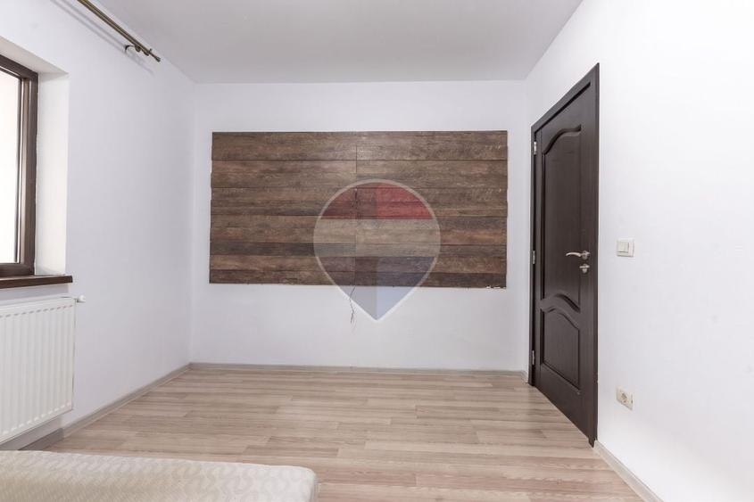 Apartament cu 3 camere semidecomandat în Valea Lupului