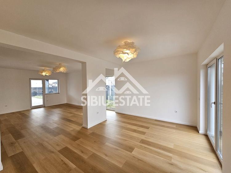 Duplex cu 4 camere cu Canalizare în Șura Mică