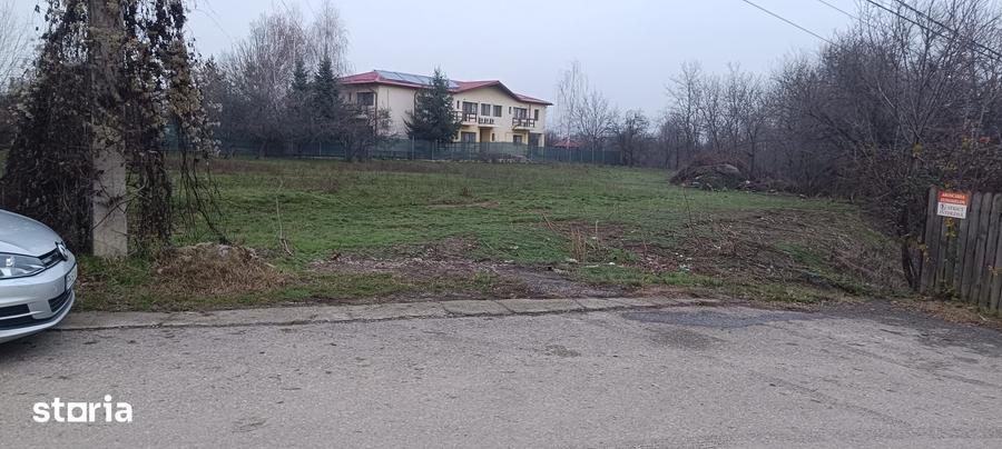 Teren de 1560 mp, în Poiana