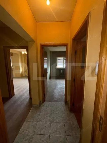 Apartament cu 4 camere semidecomandat în Central