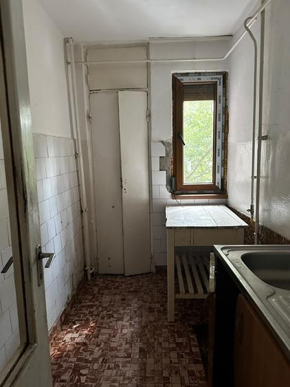 Apartament cu 3 camere semidecomandat în Viziru 1