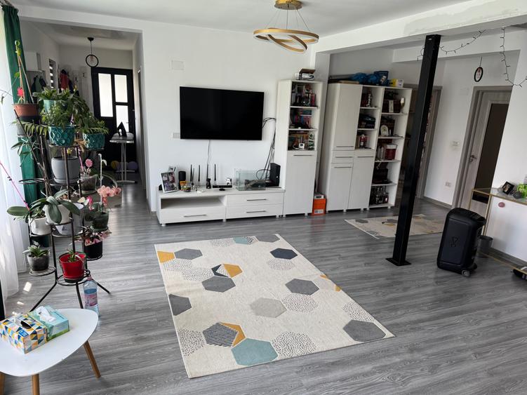 Casă cu 3 camere în Central