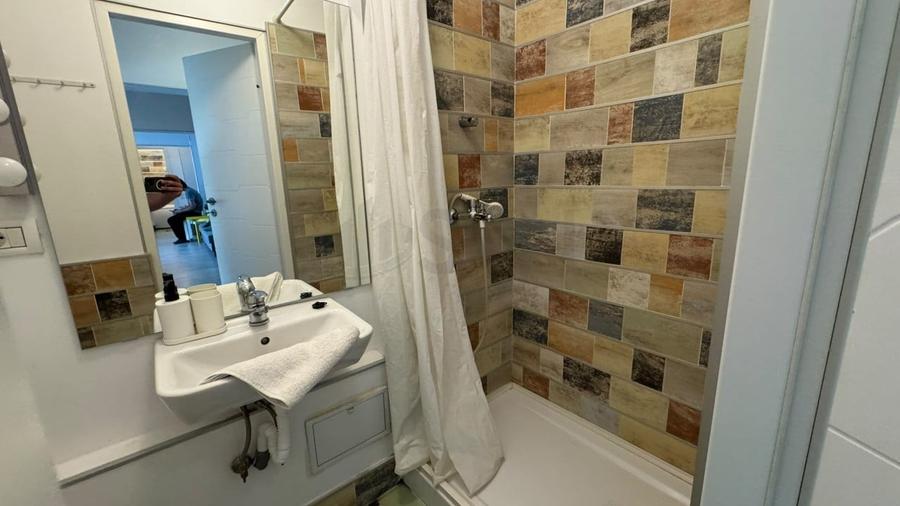 Apartament cu 3 camere semidecomandat, mobilat în Ștefan cel Mare