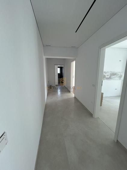 Apartament cu 3 camere decomandat în Berceni